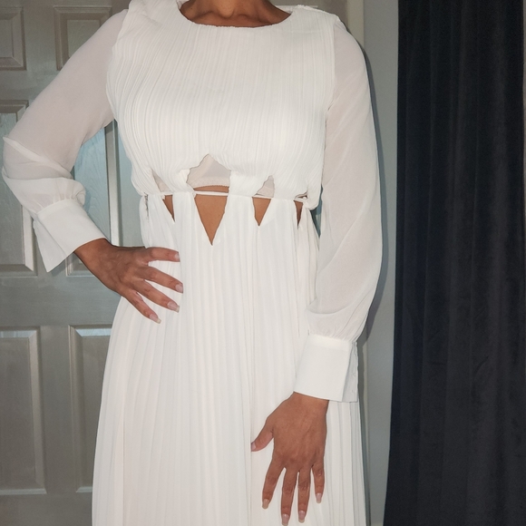 NEW White floor length pleated long sleeve cutout gown Size 8 - Picture 8 of 16